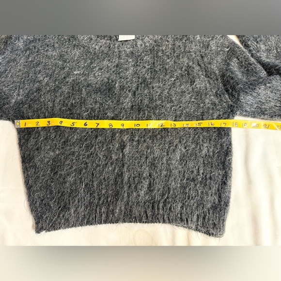 MODA INTERNATIONAL Gray fuzzy Crew Neck crop Sweater size S - Picture 11 of 12